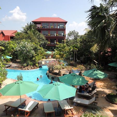 Elephant Blanc Phnom-Penh Buitenkant foto