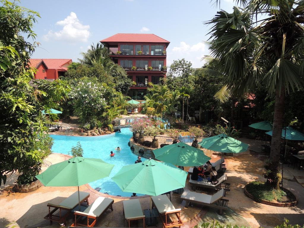 Elephant Blanc Phnom-Penh Buitenkant foto