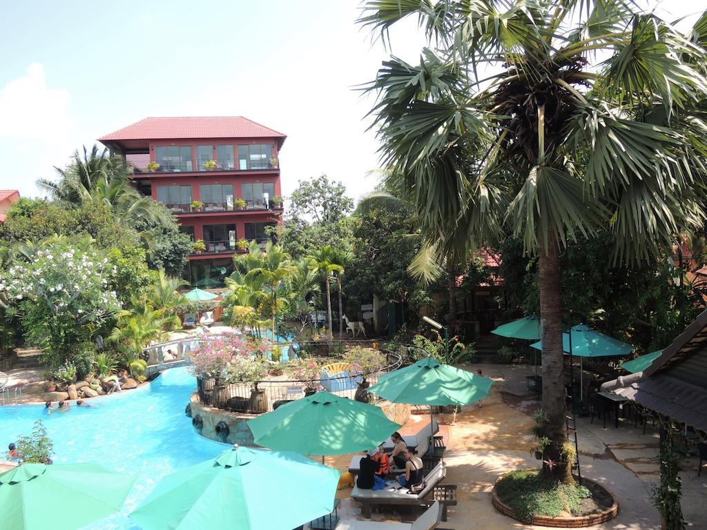 Elephant Blanc Phnom-Penh Buitenkant foto
