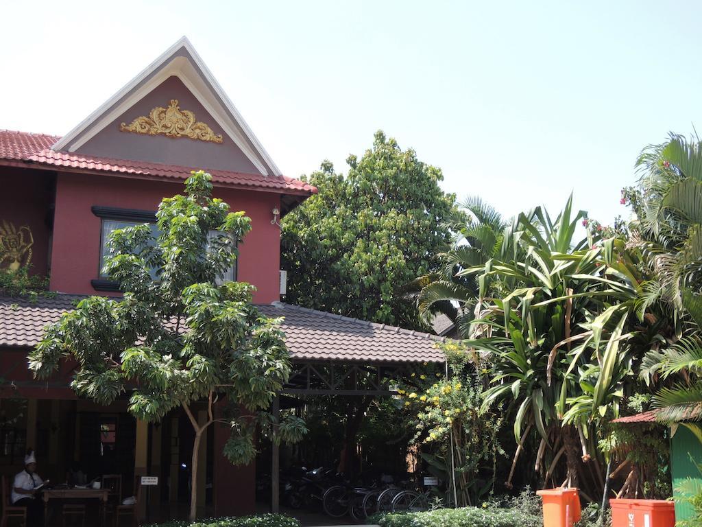 Elephant Blanc Phnom-Penh Buitenkant foto