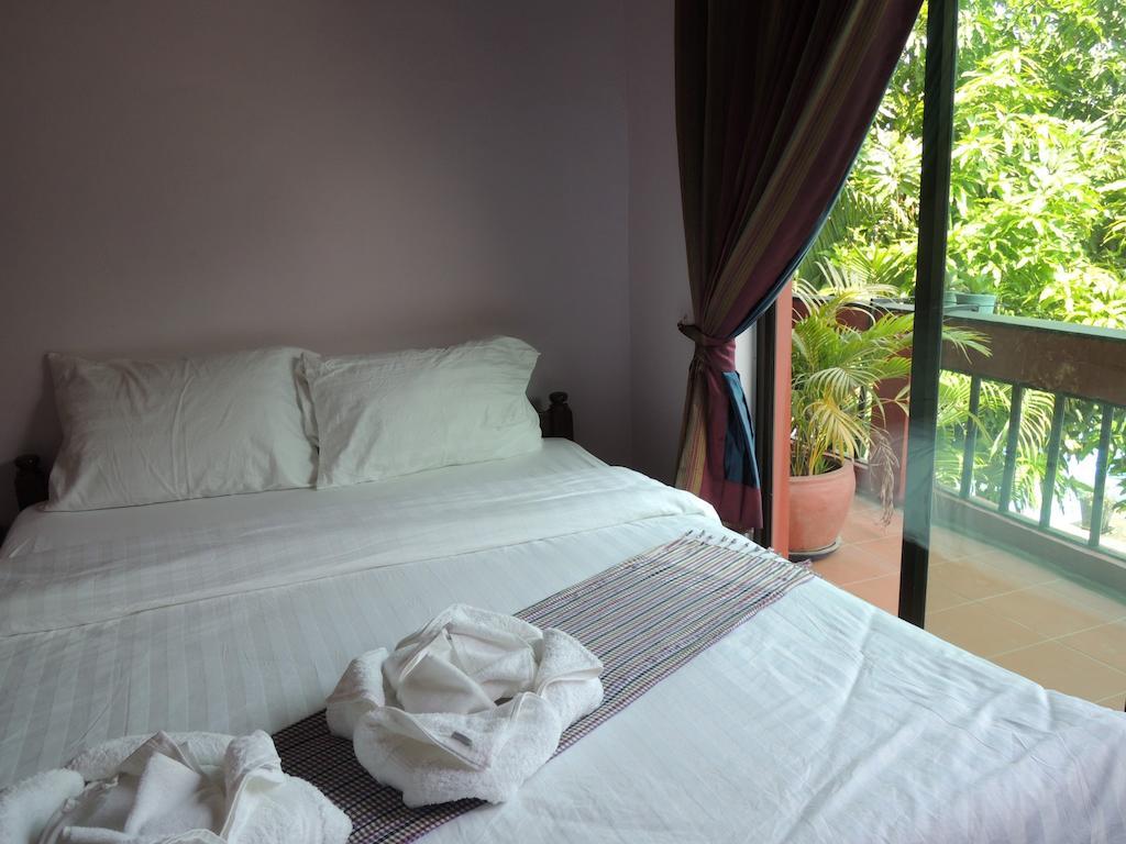 Elephant Blanc Phnom-Penh Buitenkant foto