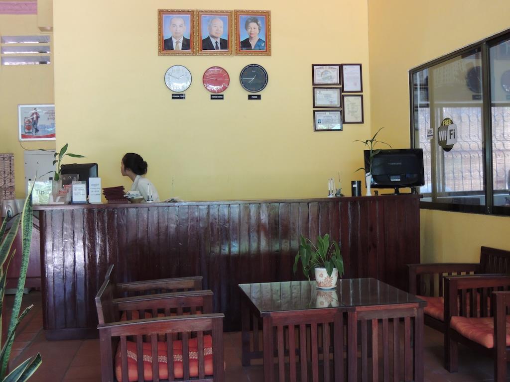 Elephant Blanc Phnom-Penh Buitenkant foto